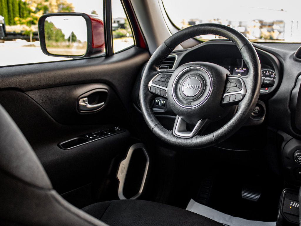 Used 2020 Jeep Renegade Latitude w/ Cold Weather Group AWD/4WD image 38