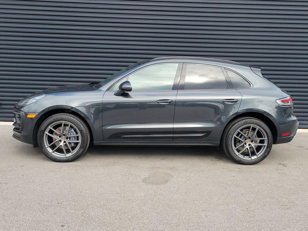 Certified 2025 Porsche Macan image 2