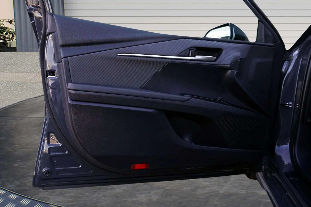 Used 2025 Toyota Camry SE FWD image 14