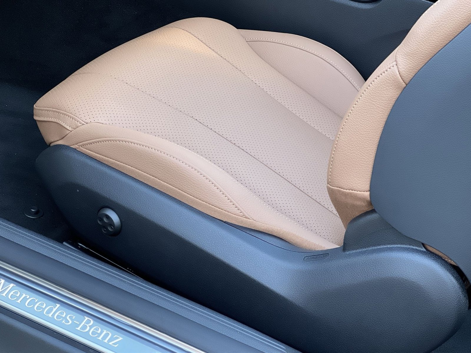 New 2026 Mercedes-Benz CLE 300 4MATIC Cabriolet image 12