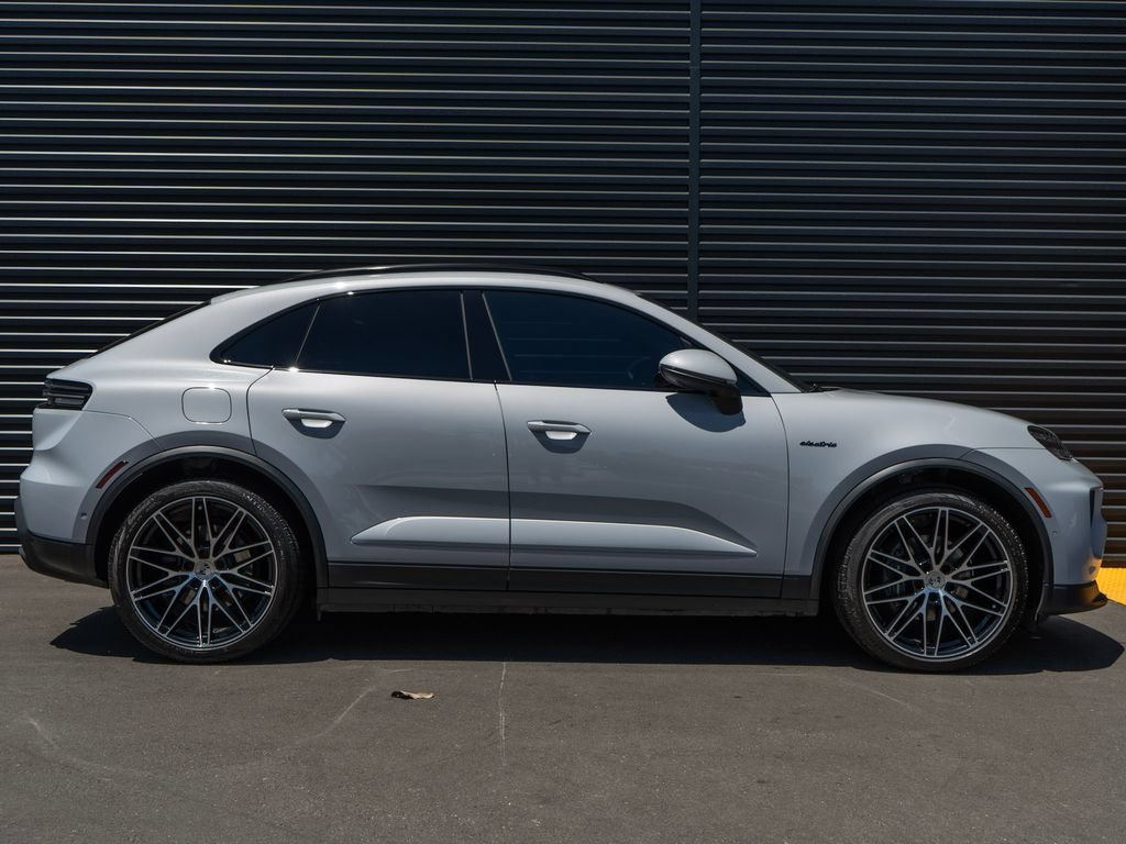 Used 2024 Porsche Macan 4 Electric AWD/4WD image 8