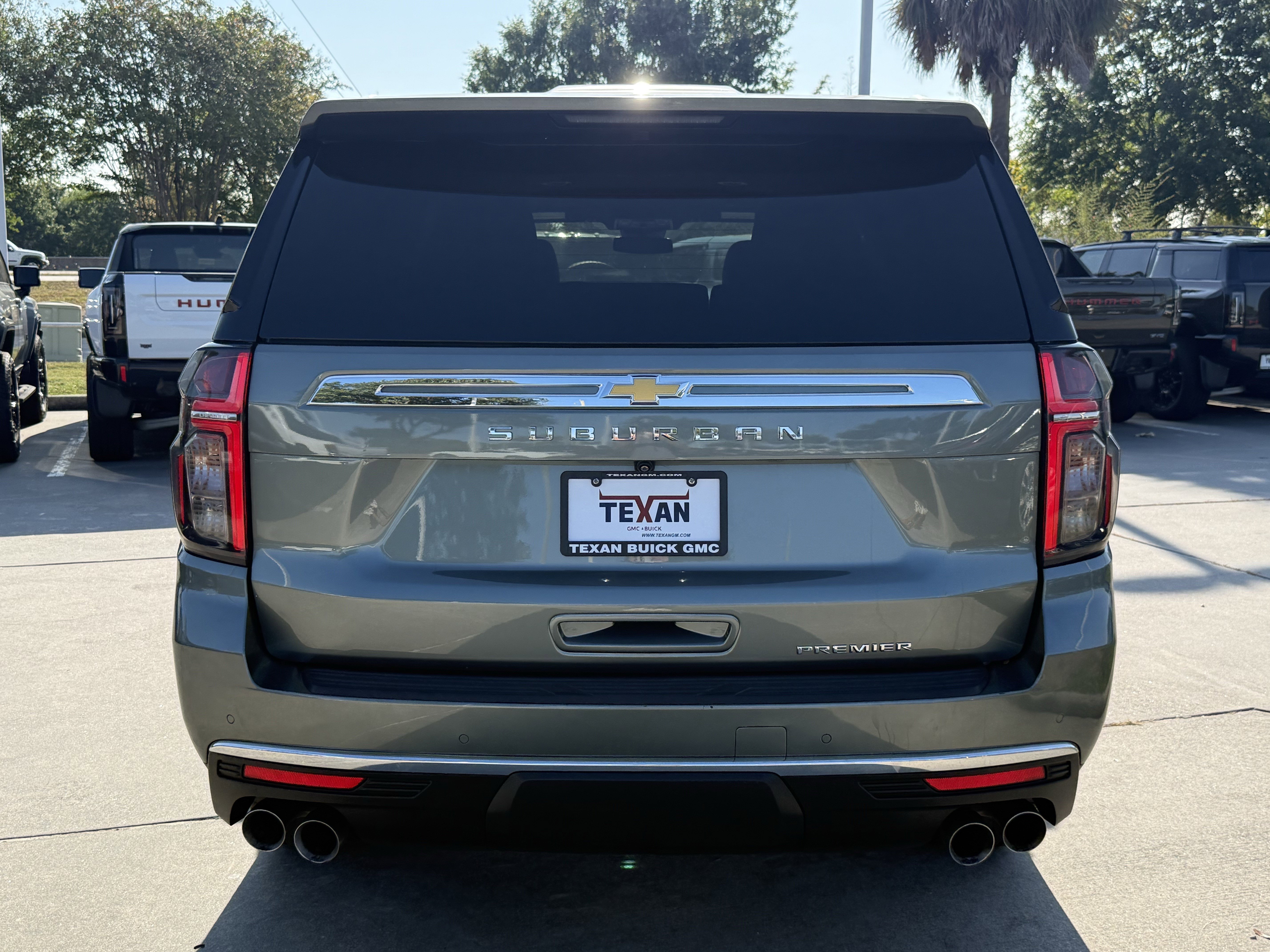 Used 2023 Chevrolet Suburban Premier image 6