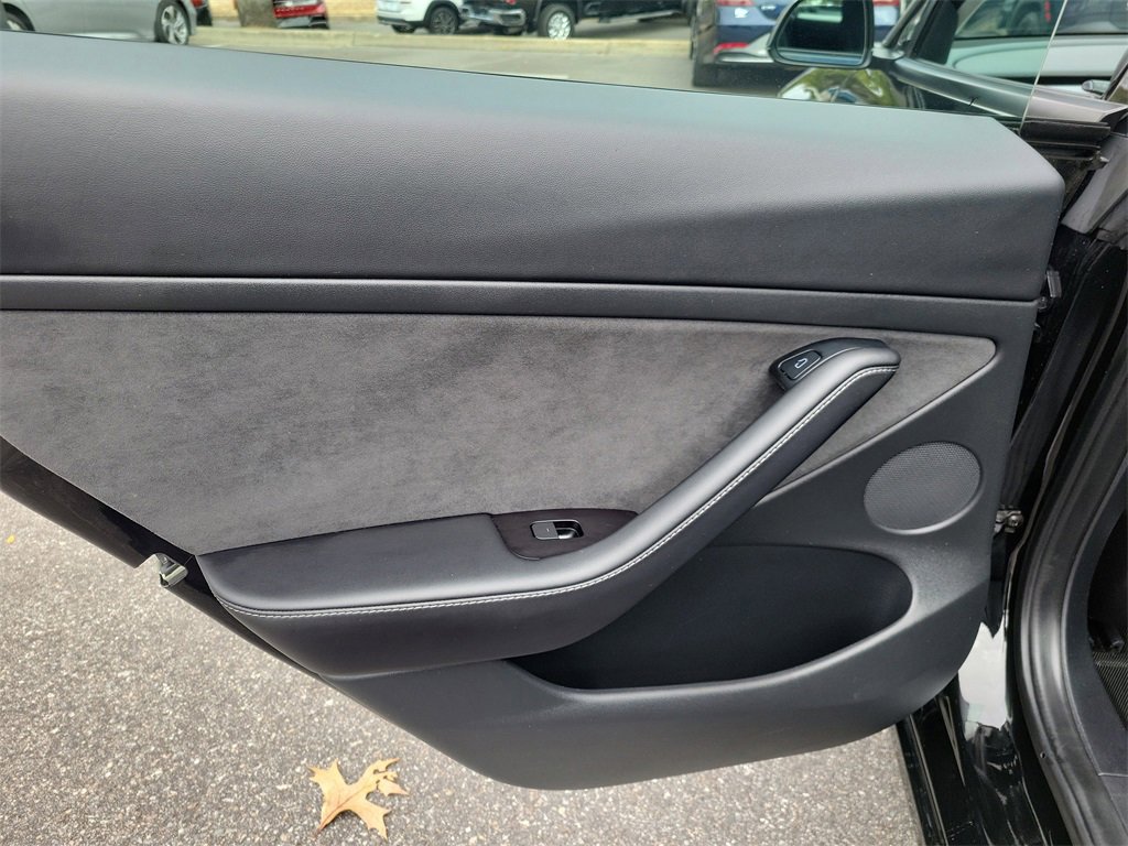 Used 2021 Tesla Model 3 Standard Range Plus image 11