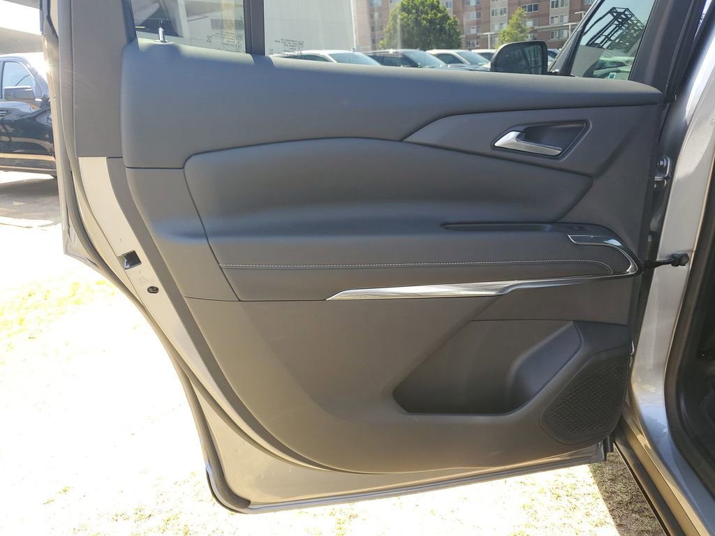 Used 2026 Chevrolet Traverse LT w/ Driver Confidence Package FWD image 17