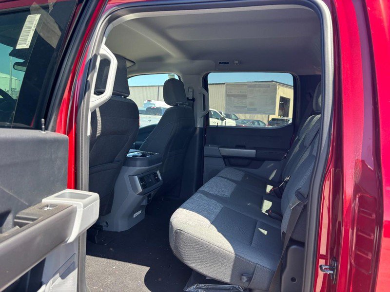 New 2026 Ford F250 XLT w/ FX4 Off-Road Package AWD/4WD image 12