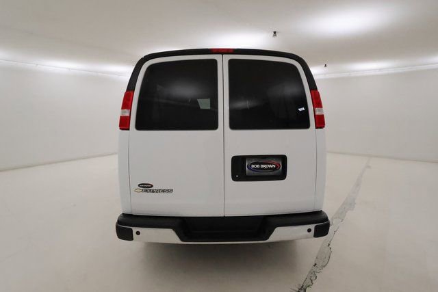 Used 2024 Chevrolet Express 3500 LT w/ LT Preferred Equipment Group RWD image 4