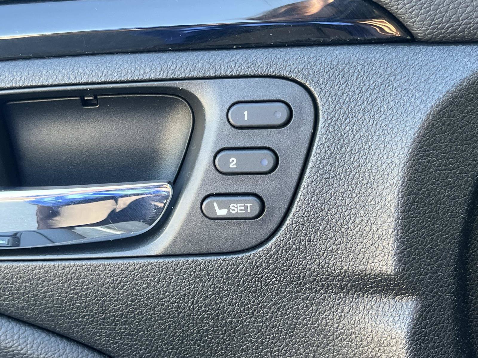 Used 2016 Honda Pilot Touring image 32