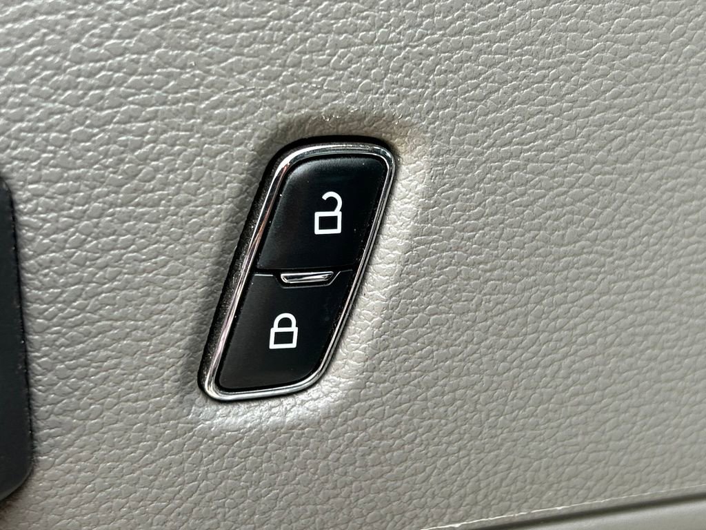 Used 2021 Ford F250 XLT w/ FX4 Off-Road Package AWD/4WD image 23