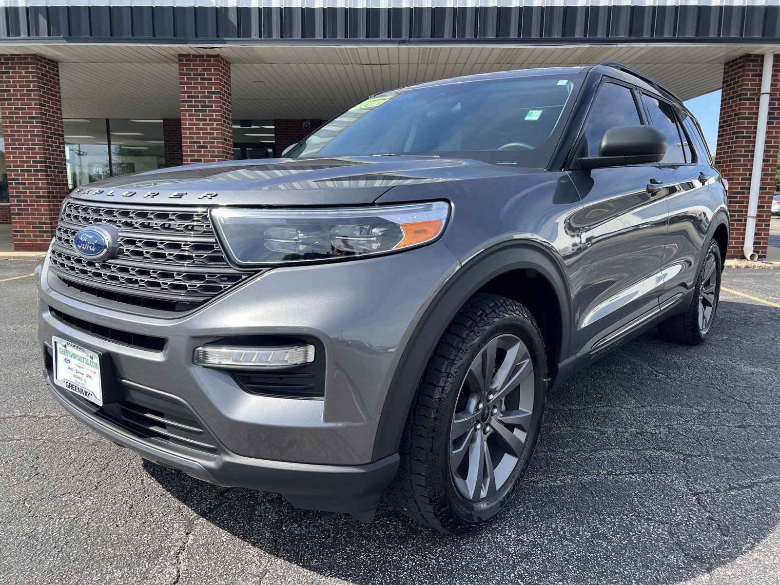 Used 2021 Ford Explorer XLT w/ Equipment Group 202A AWD/4WD image 13