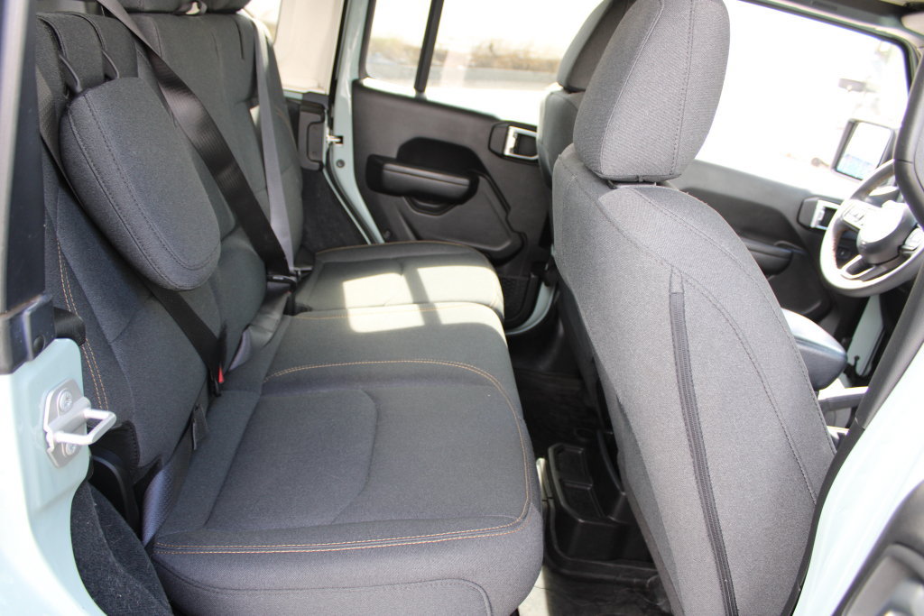 Used 2024 Jeep Wrangler Unlimited AWD/4WD image 11