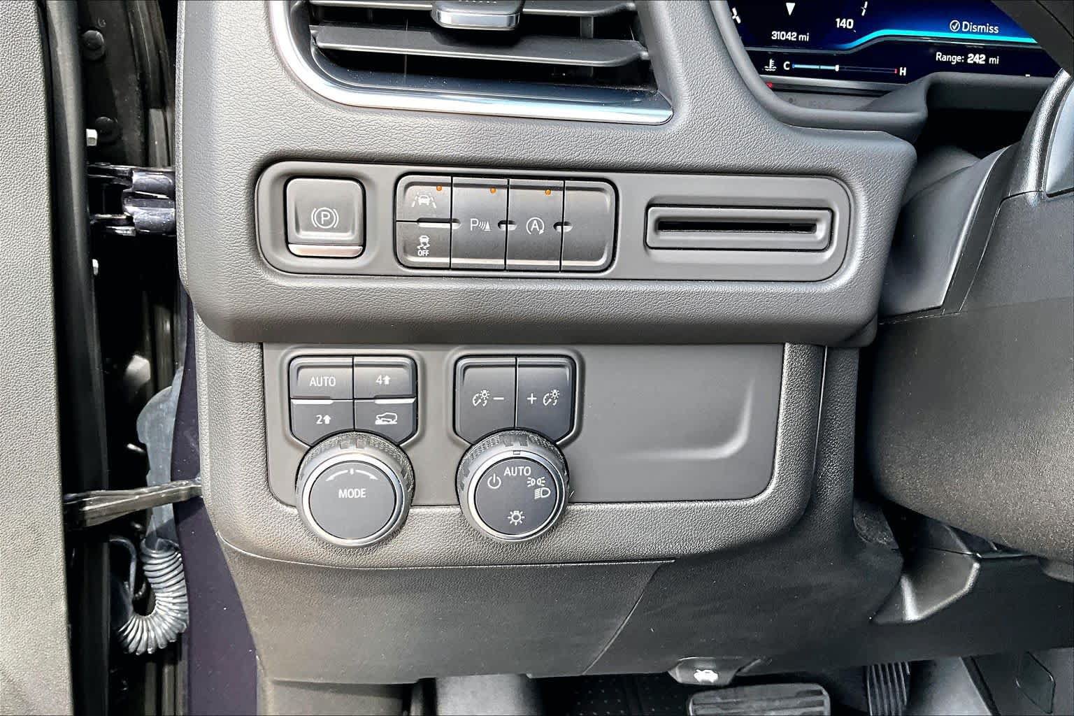 Used 2023 Chevrolet Tahoe RST AWD/4WD image 31