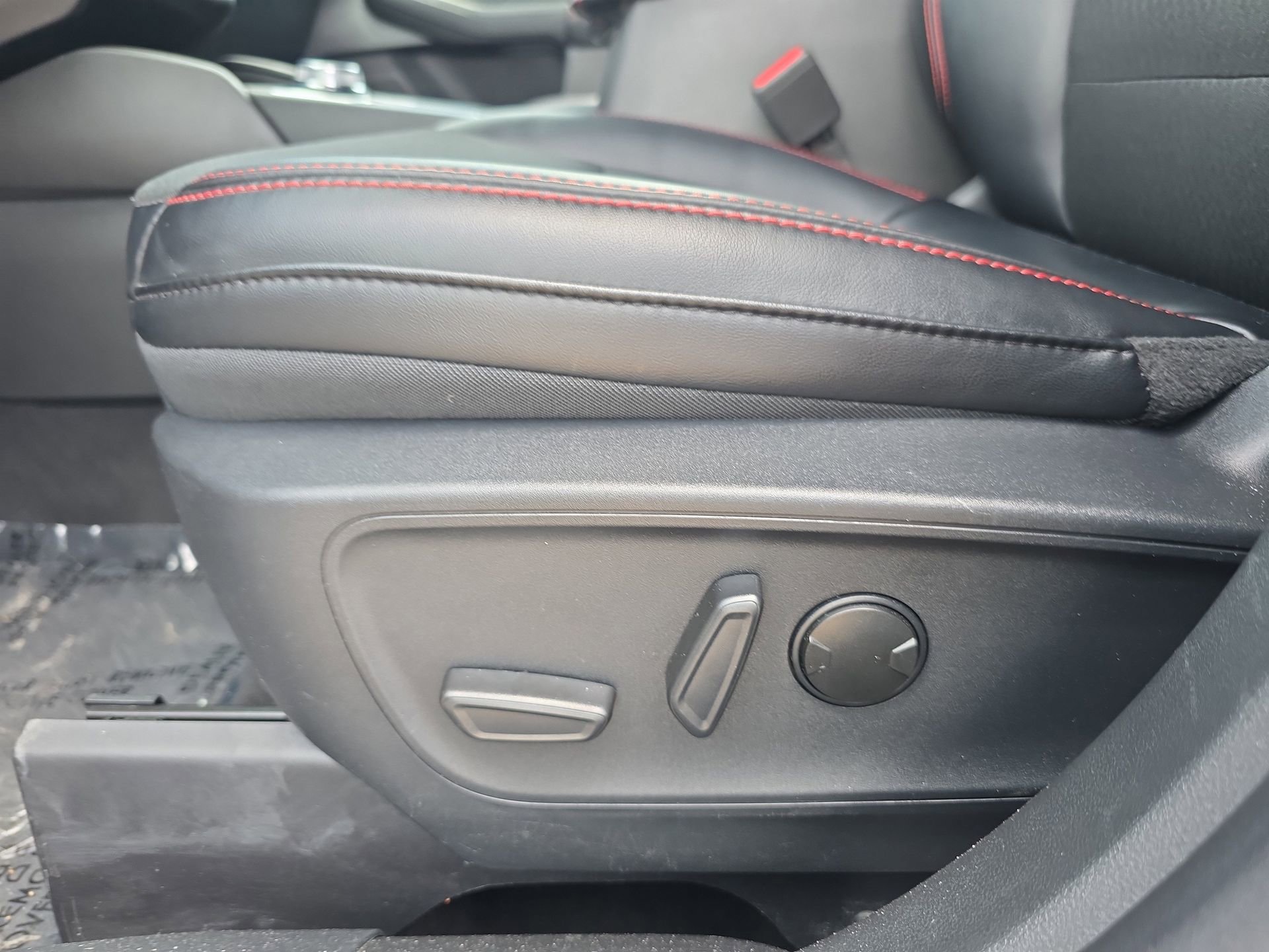 Used 2025 Ford Escape ST-Line FWD image 11