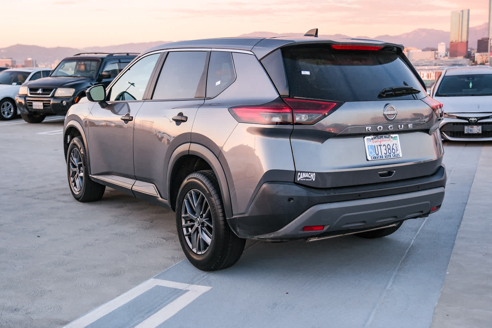 Used 2023 Nissan Rogue S FWD image 6