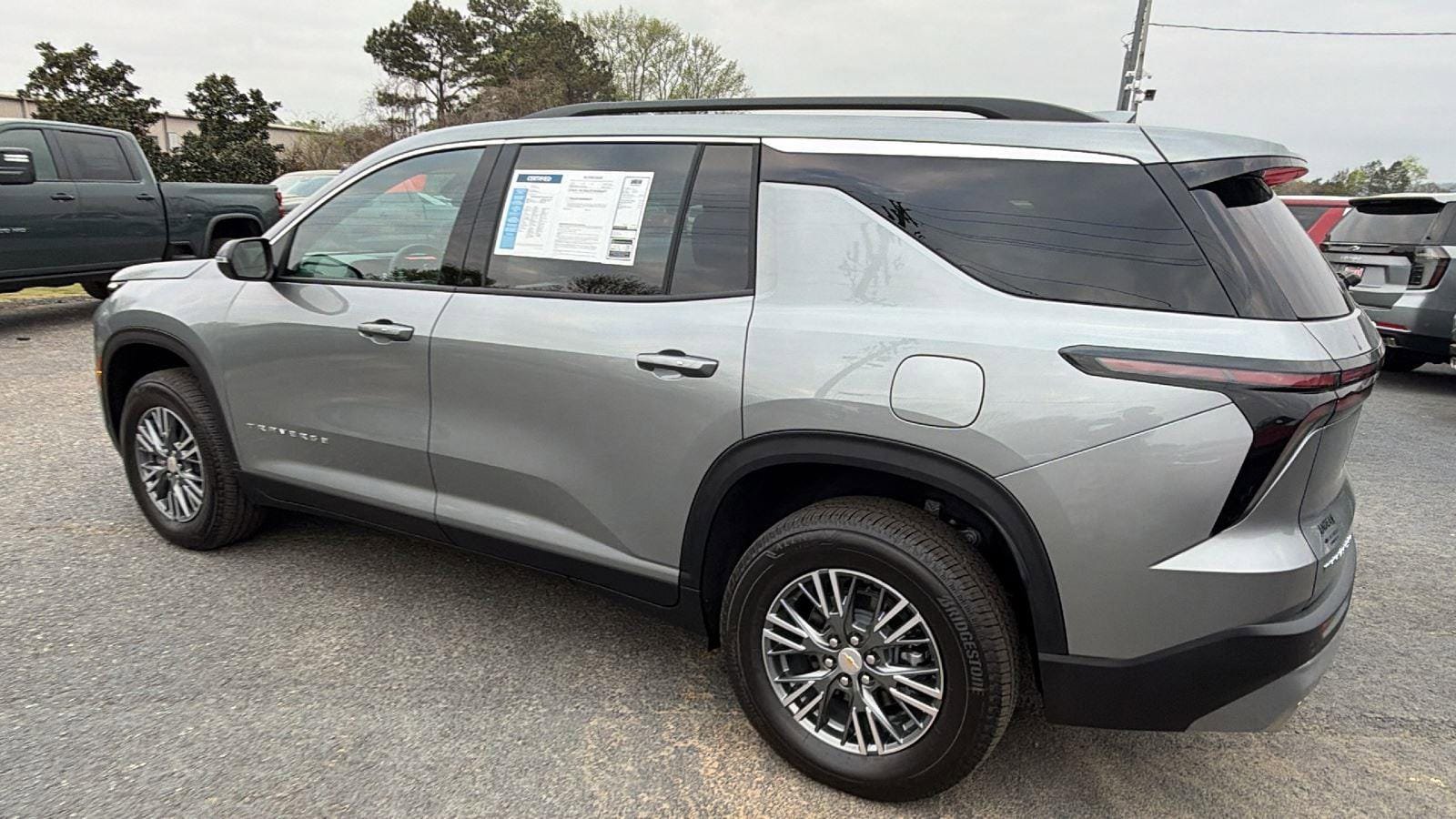 Used 2026 Chevrolet Traverse LT FWD image 7