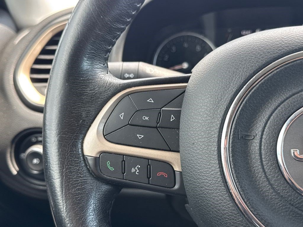 Used 2016 Jeep Renegade Latitude FWD image 22