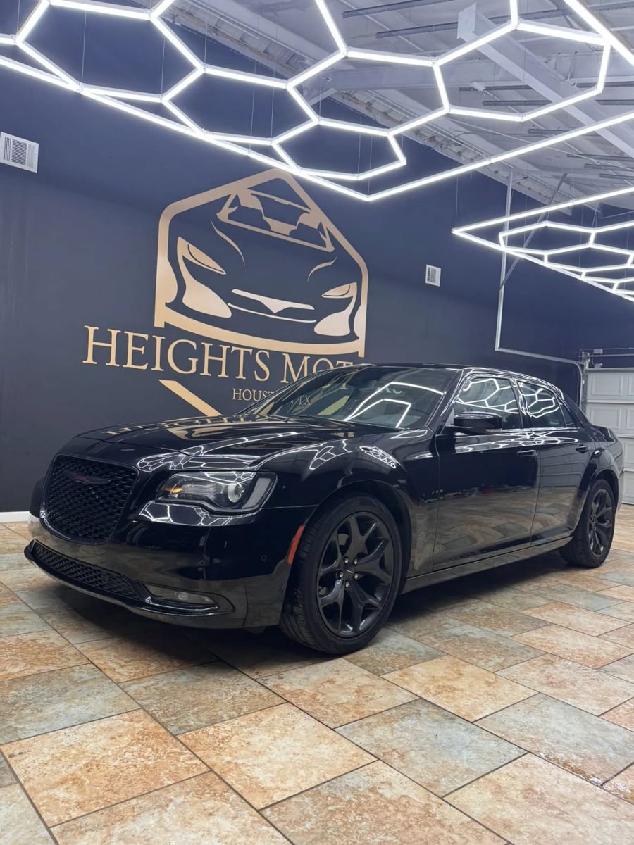 Used 2023 Chrysler 300 S RWD image 4