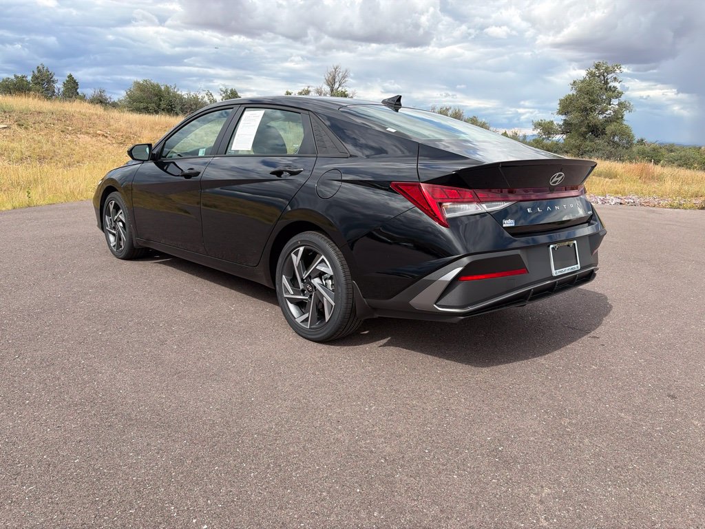 Certified 2025 Hyundai Elantra SEL FWD image 7