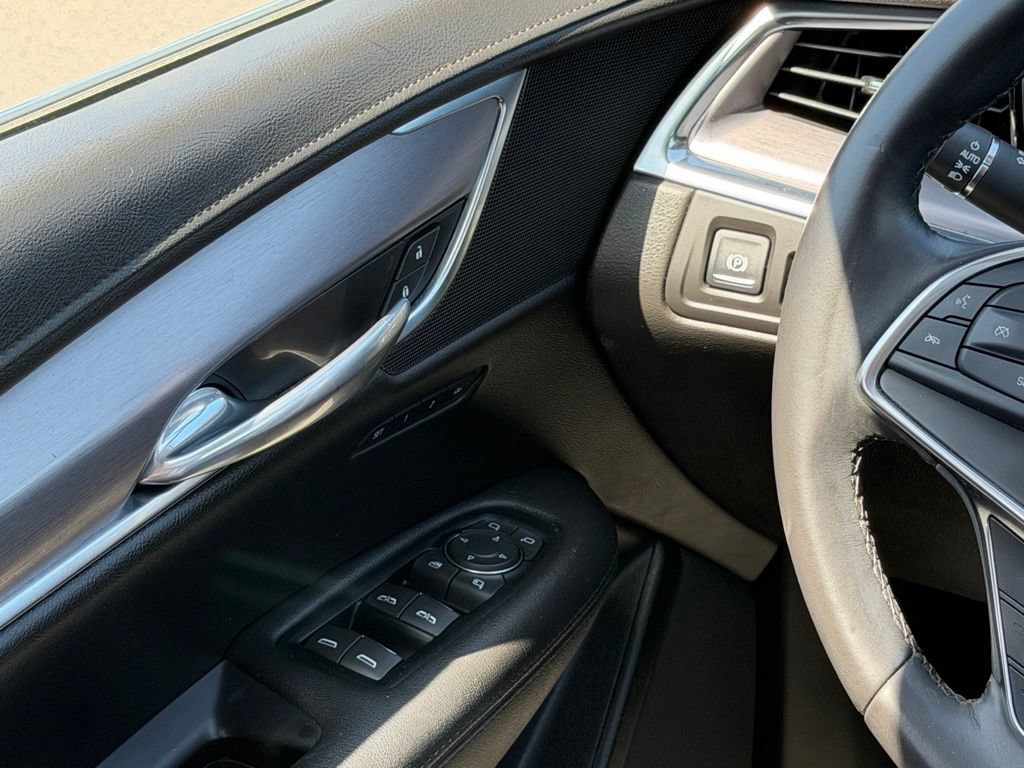 Used 2018 Cadillac XT5 Premium Luxury FWD image 13
