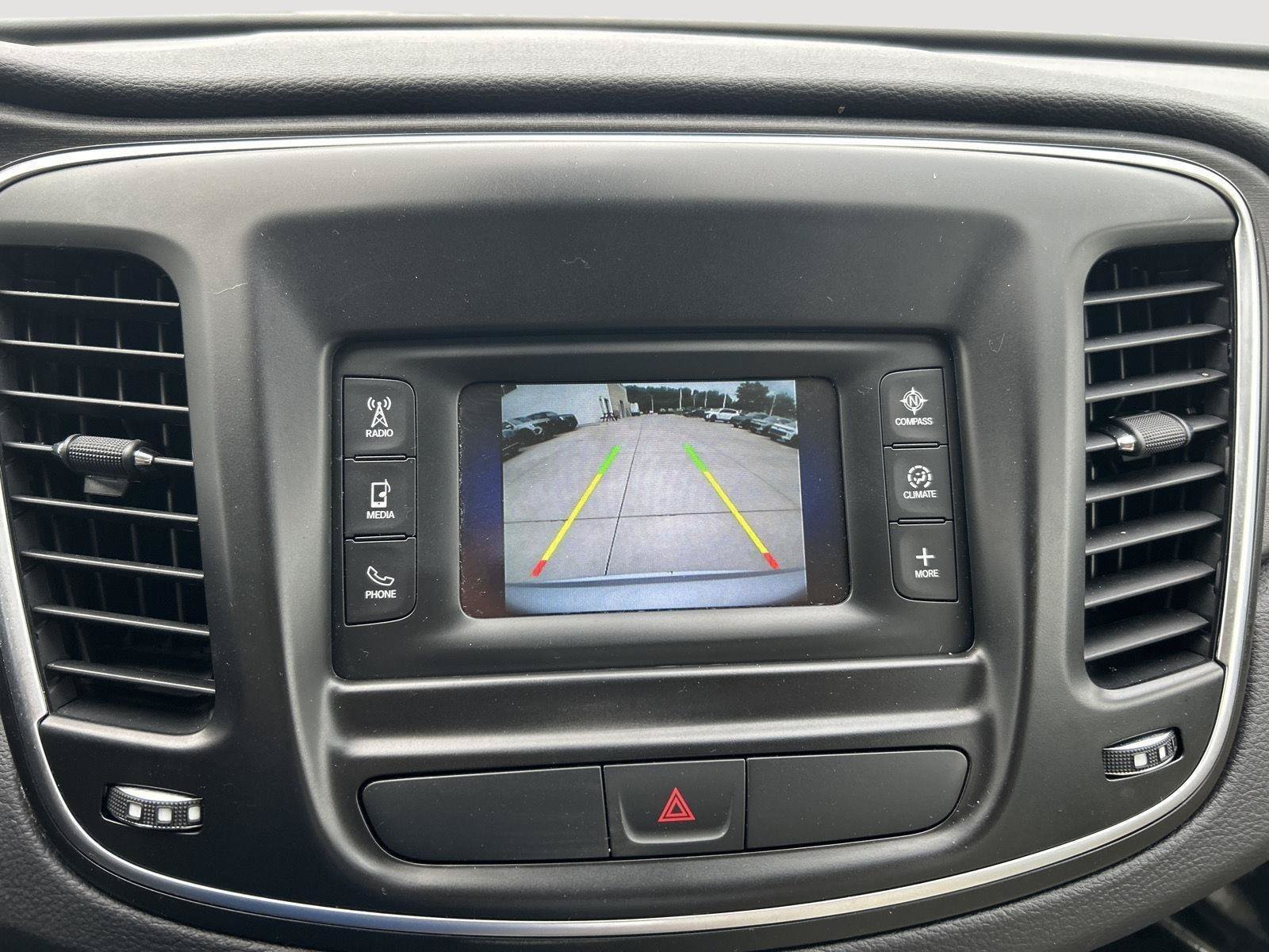 Used 2016 Chrysler 200 Limited FWD image 17