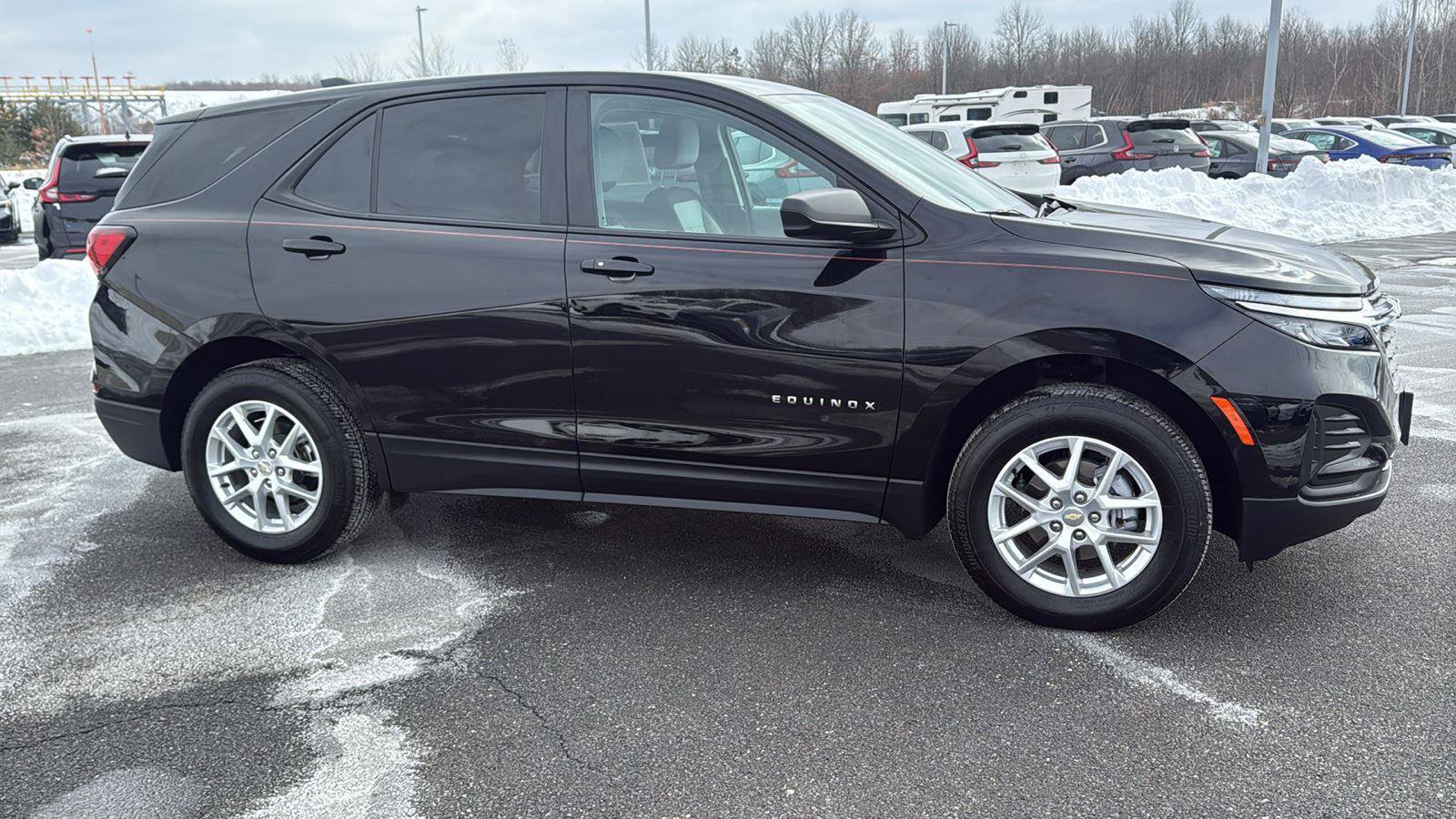 Used 2023 Chevrolet Equinox LS w/ LS Convenience Package image 3
