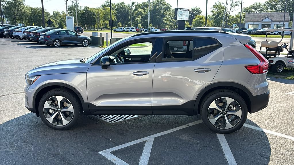 New 2026 Volvo XC40 B5 Plus w/ Protection Package Premier AWD/4WD image 3