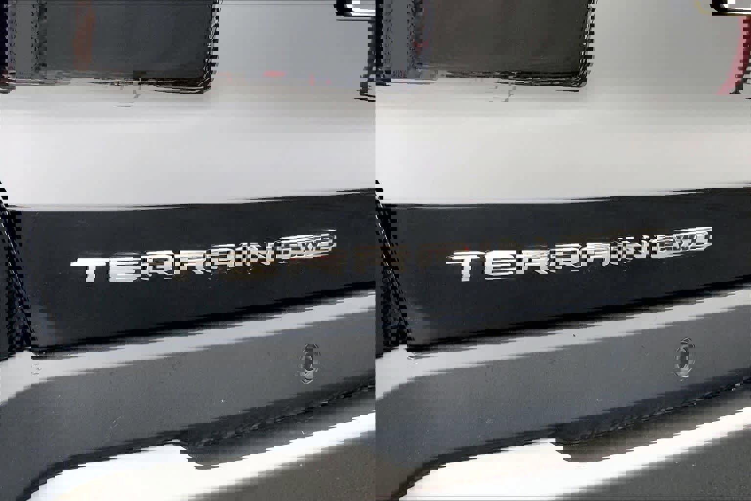 Used 2025 GMC Terrain Elevation image 31