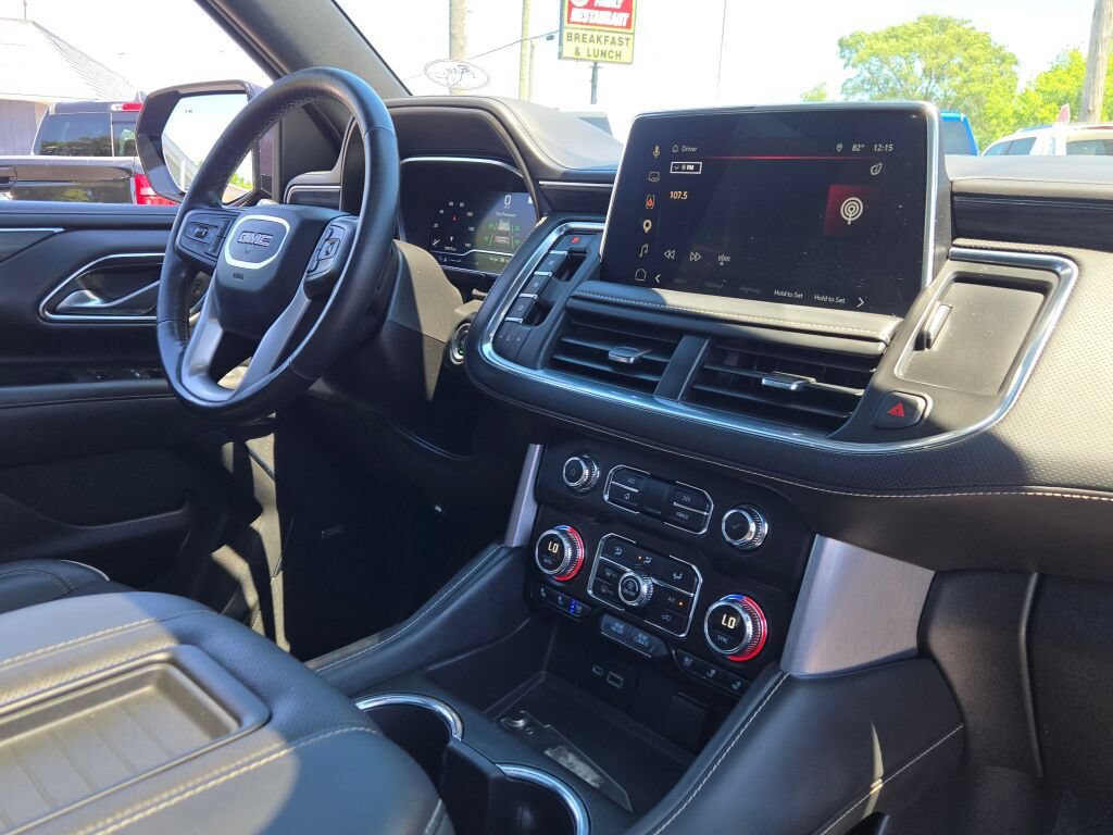 Certified 2023 GMC Yukon XL SLT w/ SLT Premium Package AWD/4WD image 13