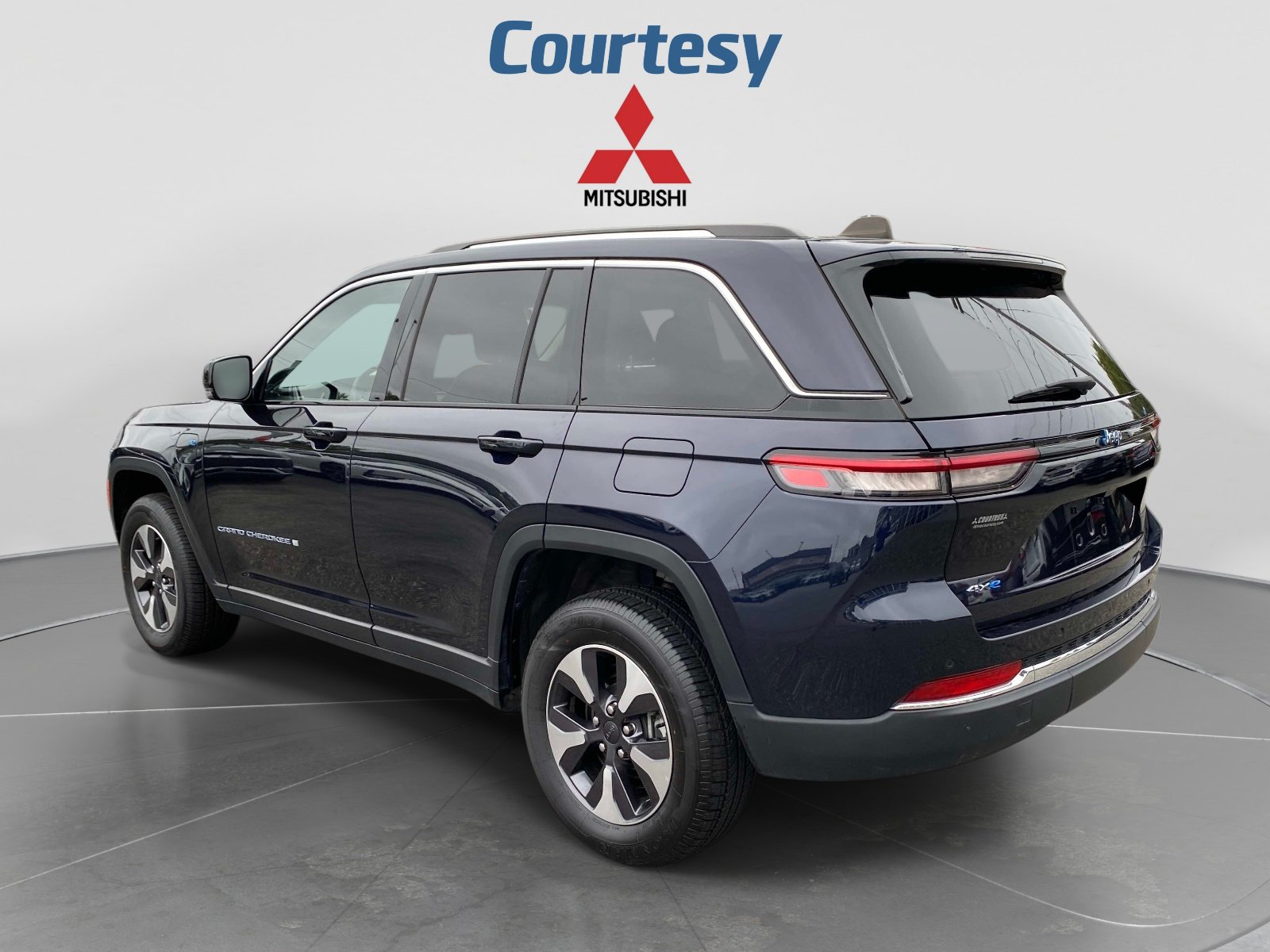 Used 2024 Jeep Grand Cherokee Limited 4xe AWD/4WD image 3