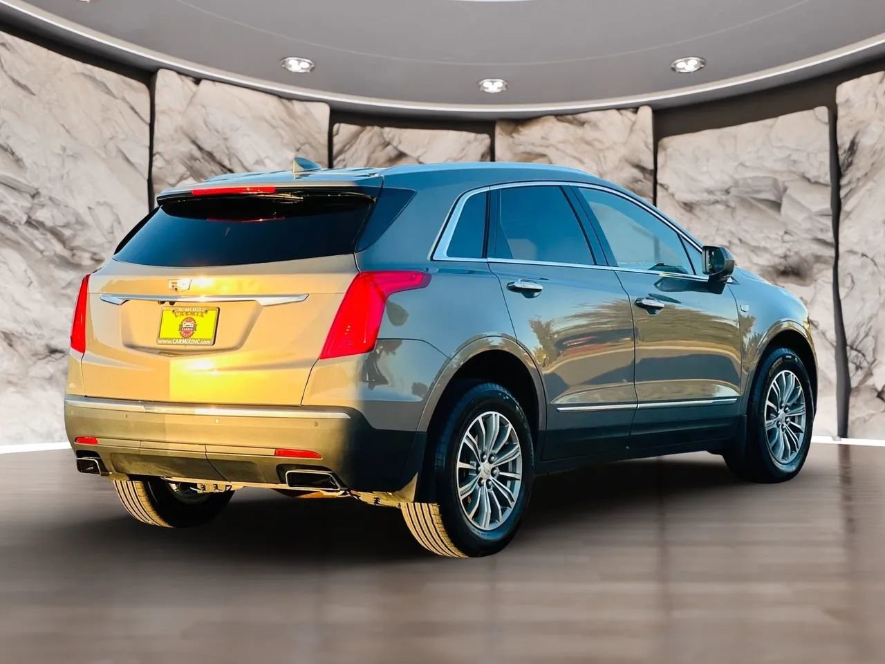 Used 2018 Cadillac XT5 Luxury w/ Driver Awareness Package image 5