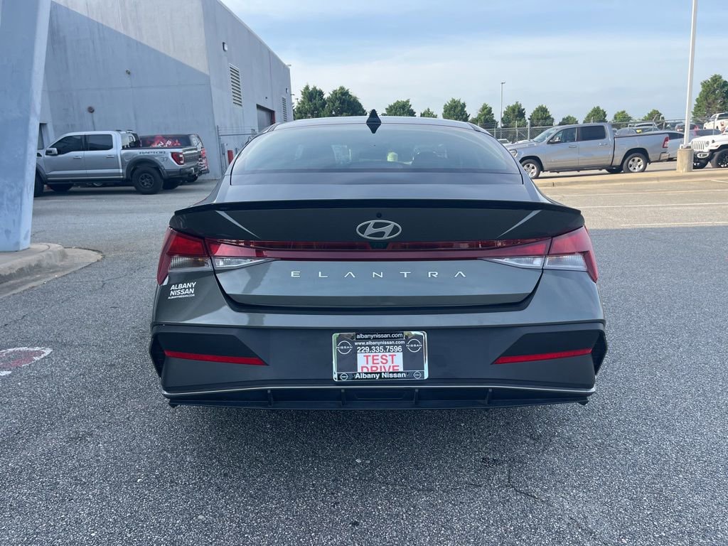 Used 2025 Hyundai Elantra Sport FWD image 25