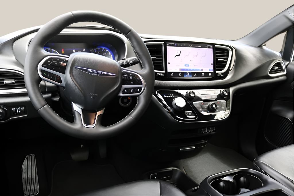 Used 2025 Chrysler Pacifica Select FWD image 14