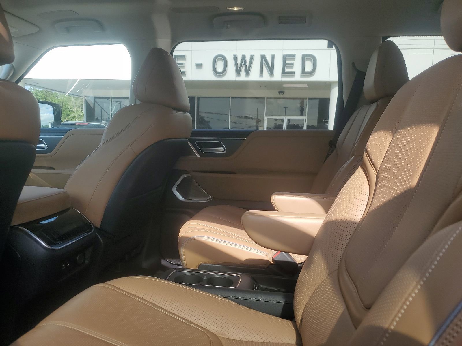 Used 2025 INFINITI QX80 Sensory AWD/4WD image 11