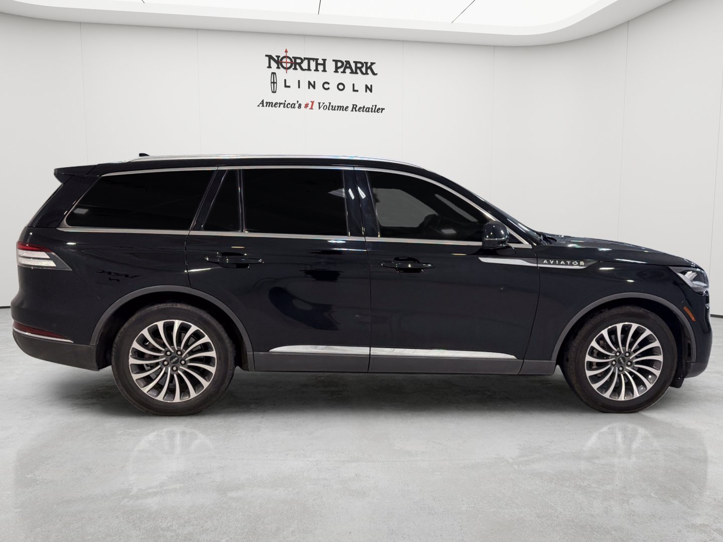Used 2021 Lincoln Aviator Reserve w/ Equipment Group 201A RWD image 6