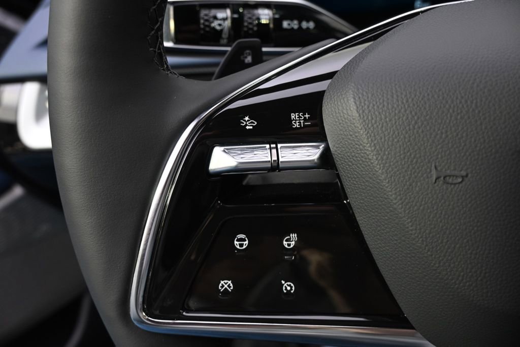 New 2026 Cadillac Optiq Luxury 2 image 33