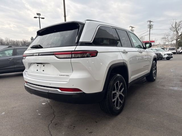 Used 2023 Jeep Grand Cherokee Limited image 2