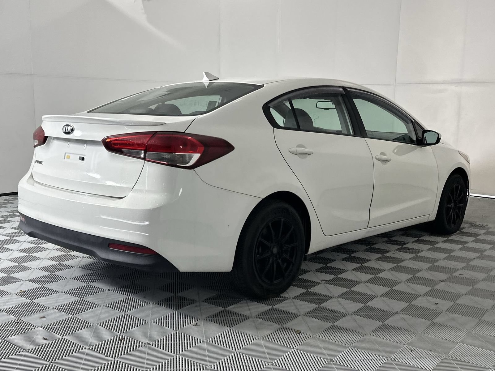 Used 2017 Kia Forte LX FWD image 8