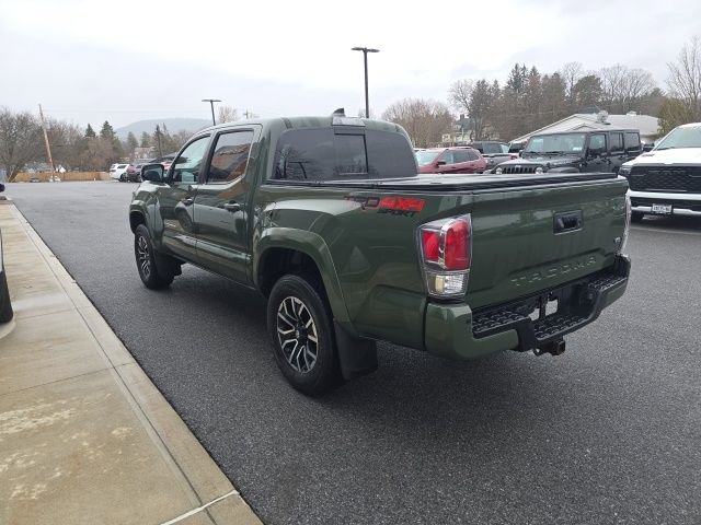 Used 2022 Toyota Tacoma TRD Sport w/ TRD Premium Sport Package AWD/4WD image 4