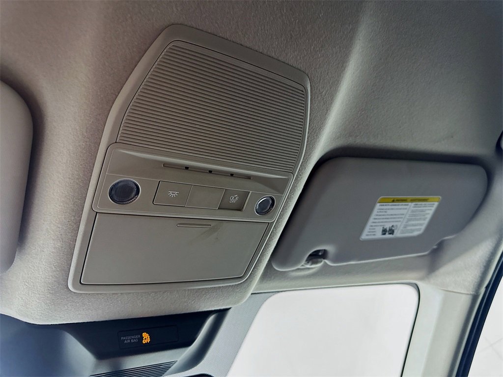 Used 2025 Nissan Kicks SR w/ Illumination Package image 33