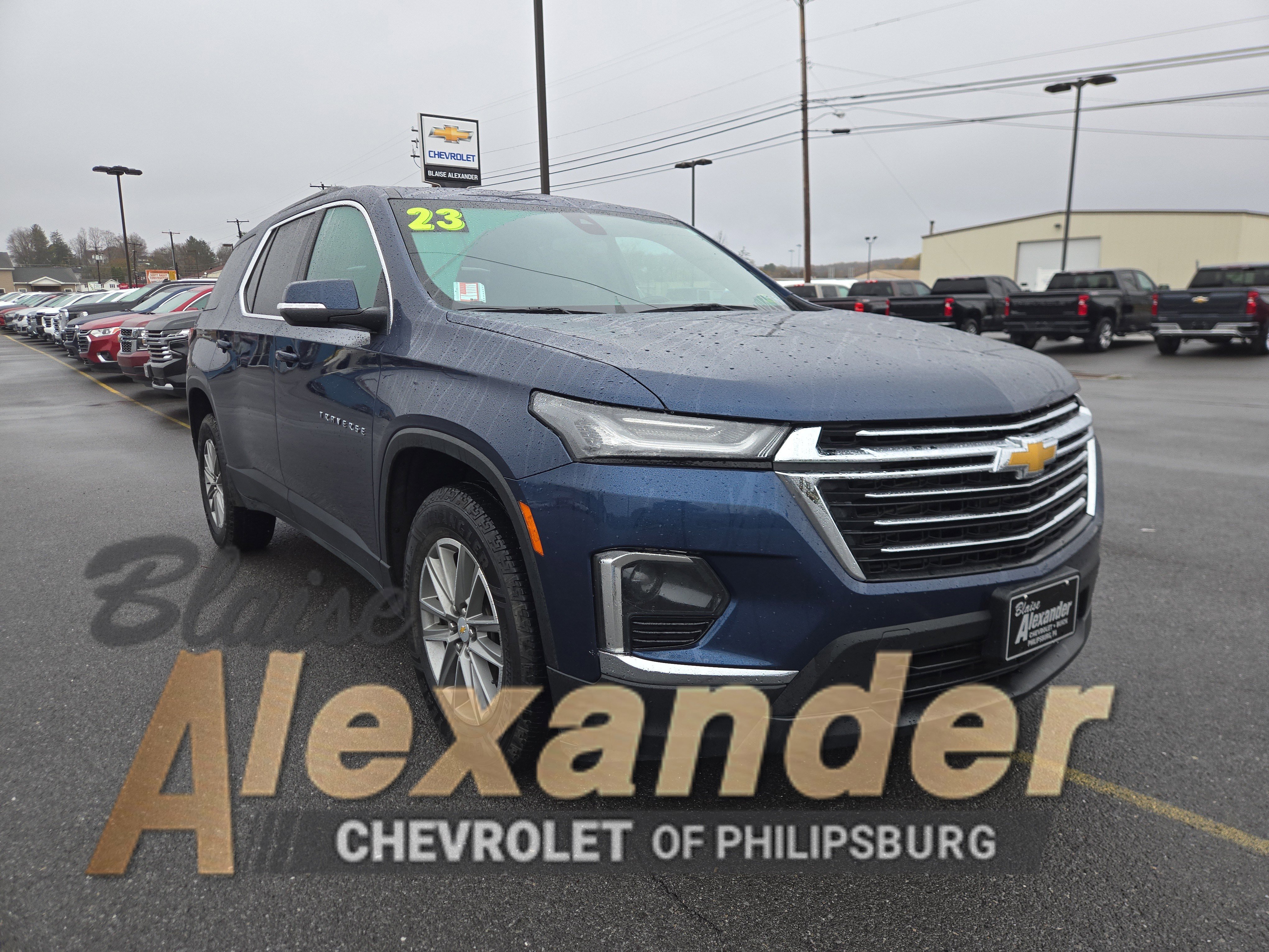 Used 2023 Chevrolet Traverse LT