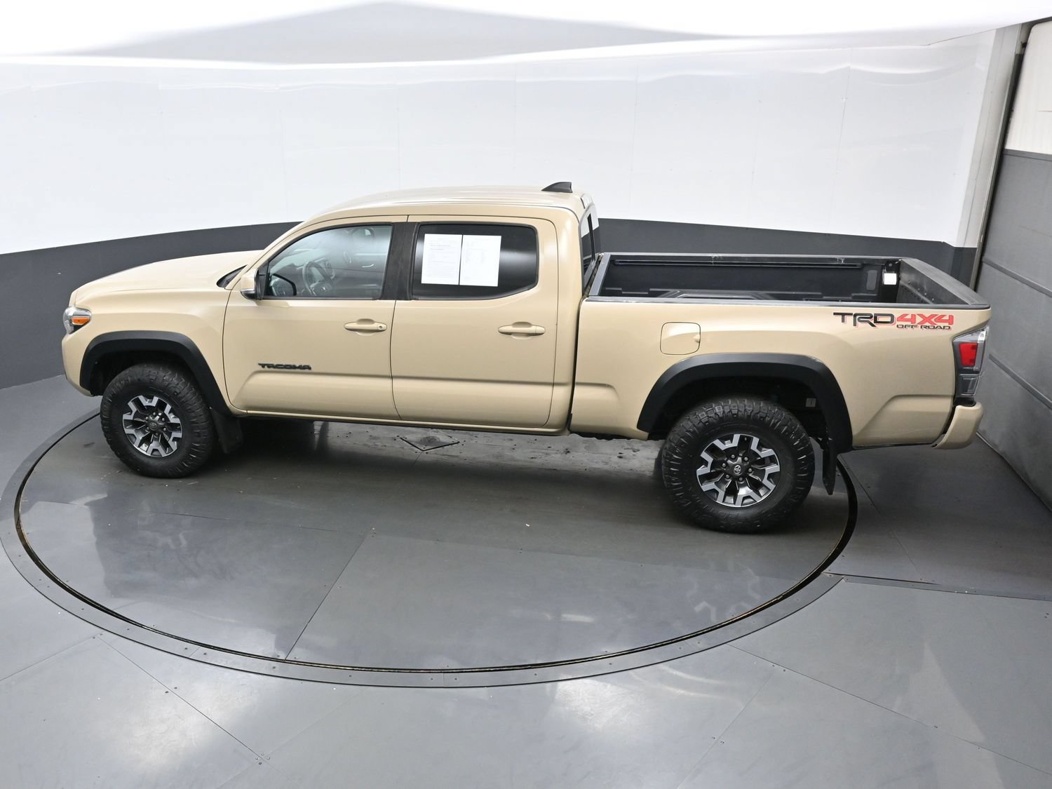 Used 2020 Toyota Tacoma TRD Off-Road w/ Technology Package AWD/4WD image 37