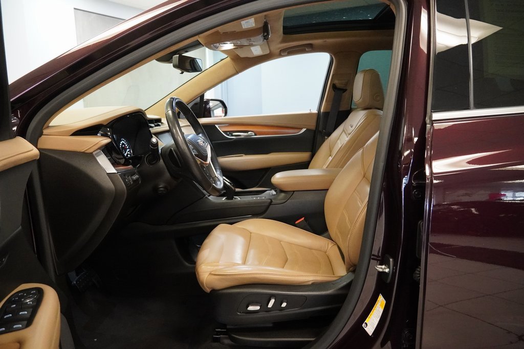 Used 2018 Cadillac XT5 Platinum w/ Driver Assist Package image 5