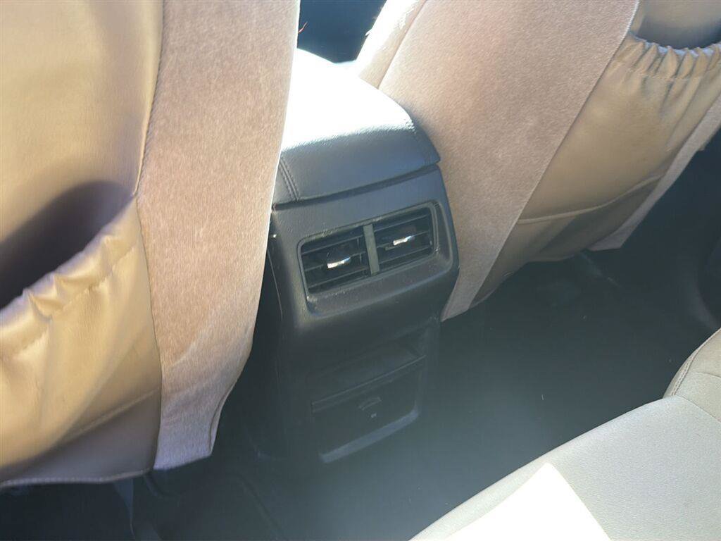 Used 2015 Ford Edge SE FWD image 16