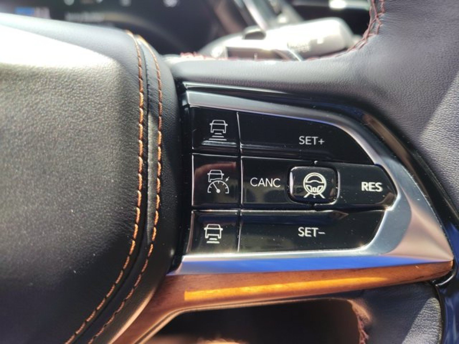 Used 2023 Jeep Grand Cherokee Summit AWD/4WD image 28