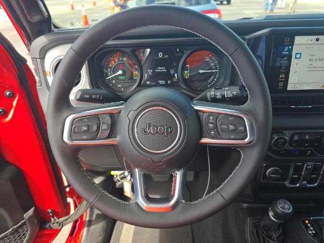 Used 2025 Jeep Wrangler Unlimited Sahara w/ Safety Group image 18