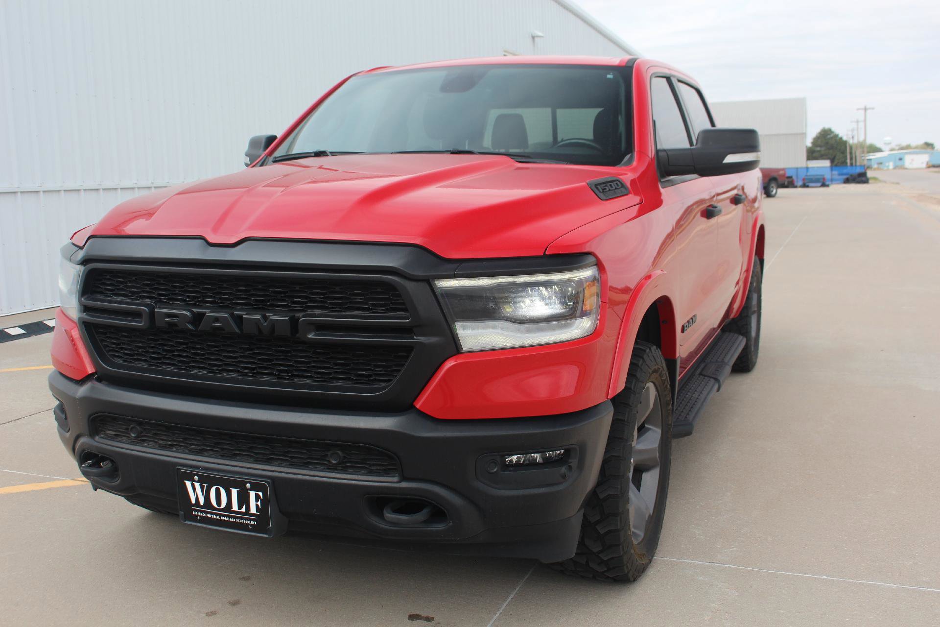 Used 2021 RAM 1500 4x4 Crew Cab image 2