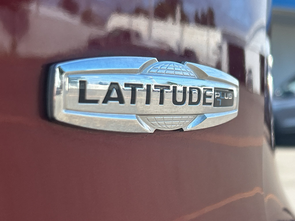 Used 2021 Jeep Cherokee Latitude Plus AWD/4WD image 10