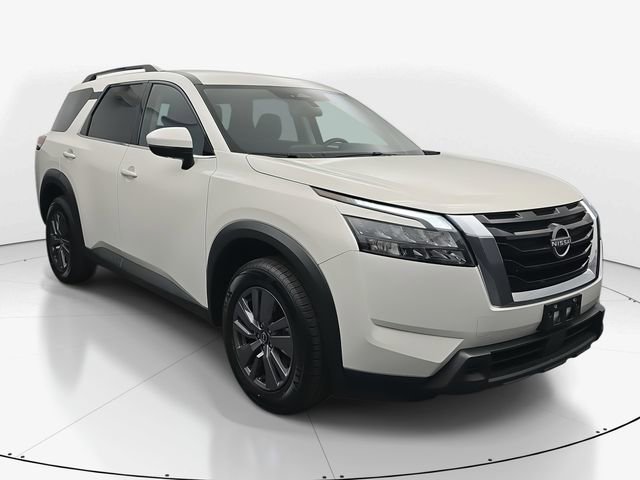 Used 2025 Nissan Pathfinder SV image 2