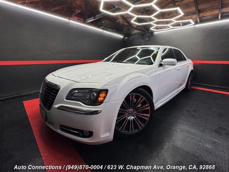 Used 2012 Chrysler 300 S RWD image 2