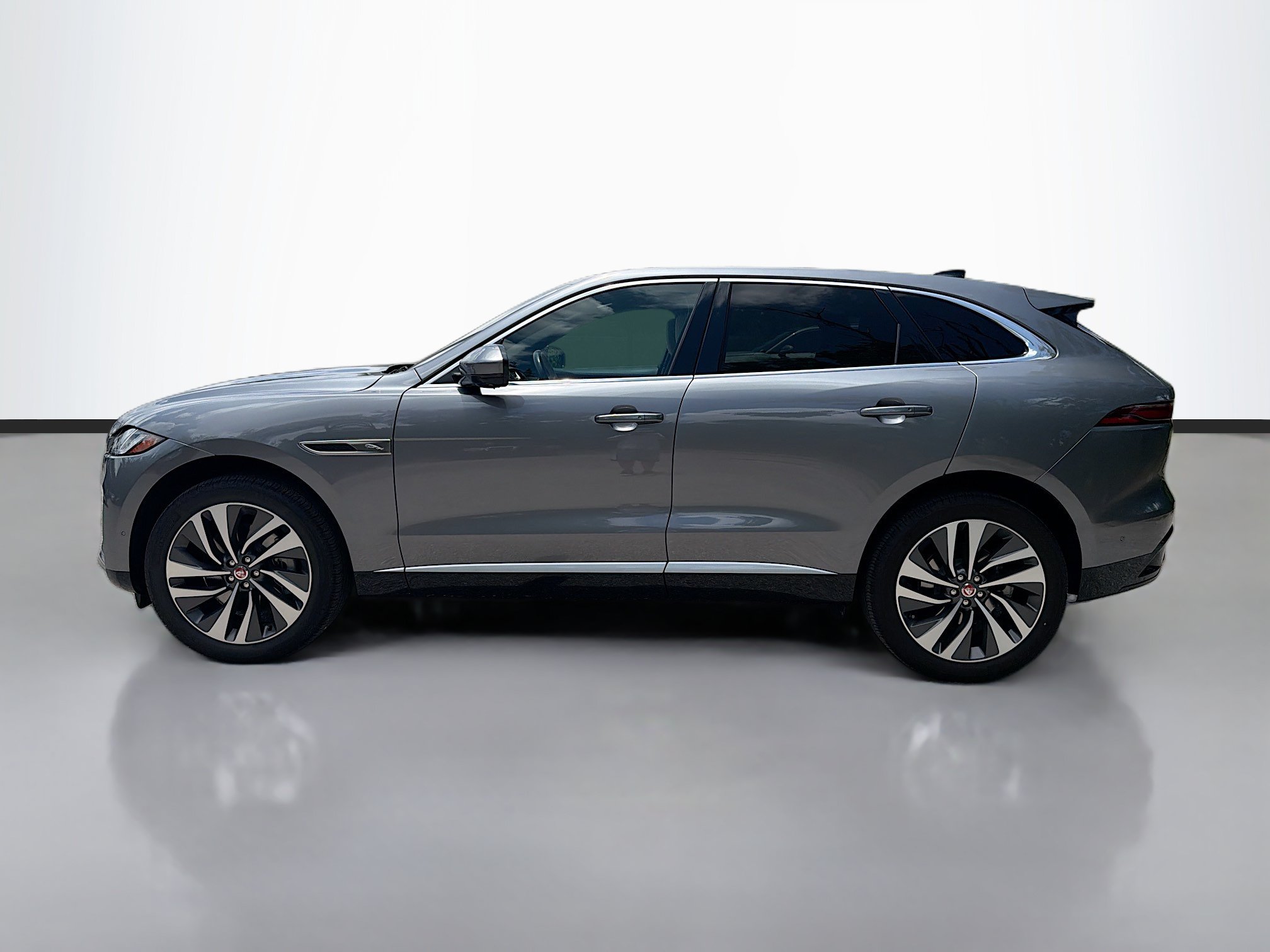 Used 2021 Jaguar F-PACE S AWD/4WD image 2