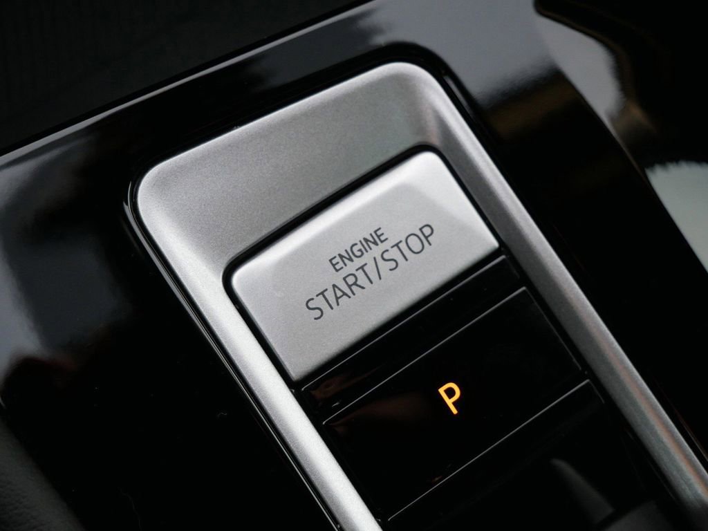 Used 2024 Volkswagen Atlas SEL Premium R-Line image 28